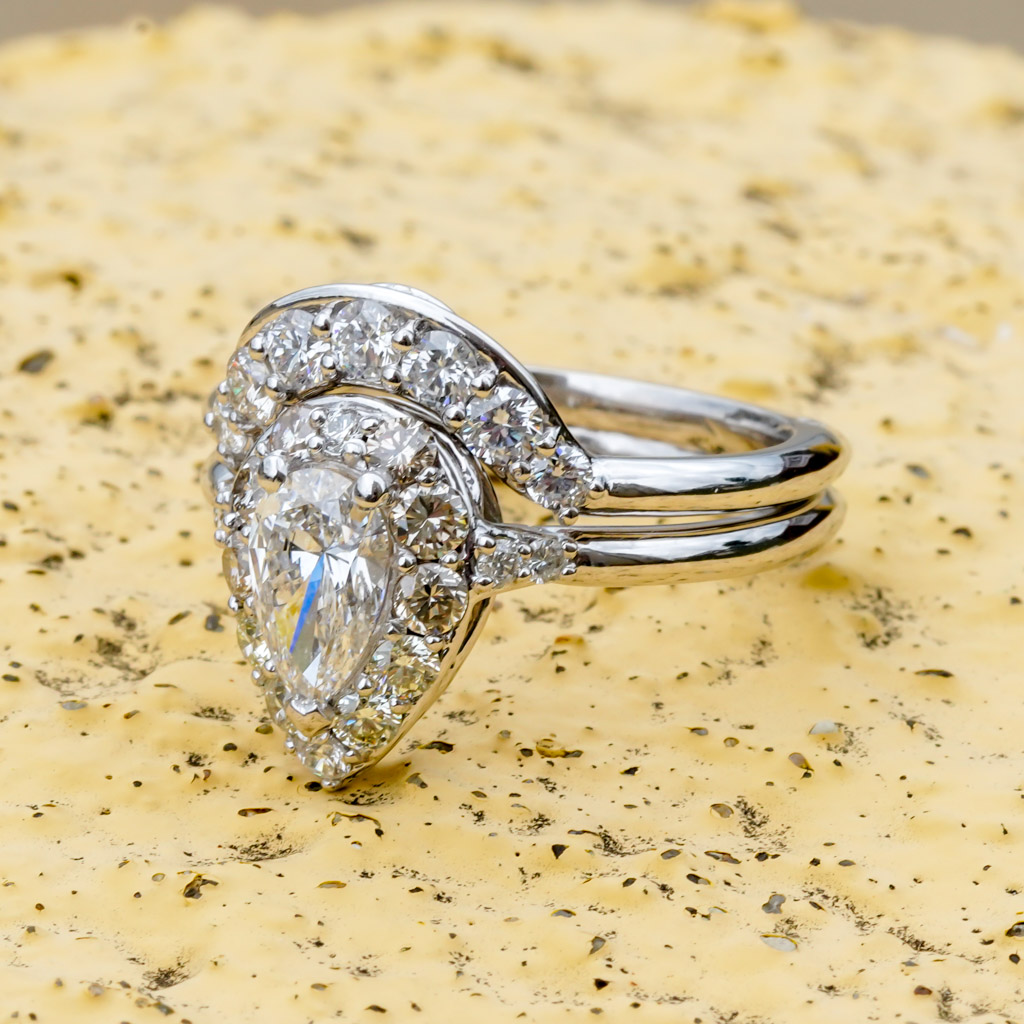 Pear-shaped Custom Wedding Set in White Gold